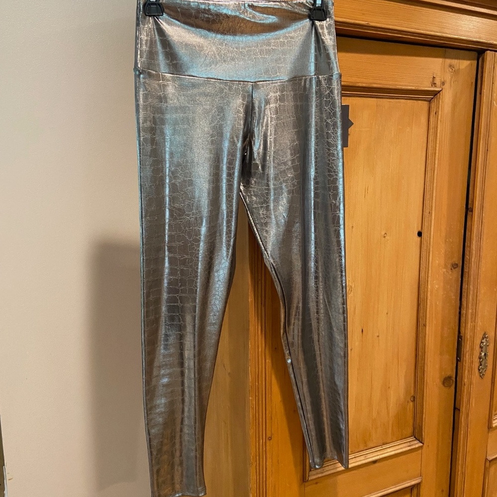 ONZIE NWT LEGGINGS MEDIUM SILVER GRAY